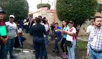Reacción de los habitantes de Barquisimeto a las afueras del CNE para validar