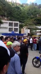 Lanzaron una bomba lacrimógena en centro de validación de firmas