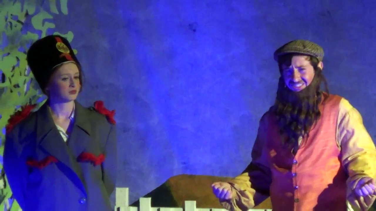 Fiddler 7 of 23 - chatting with the constable o...
