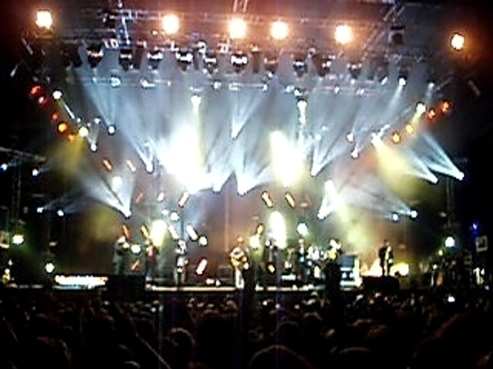 Furia - Tryo - "All you need is love"