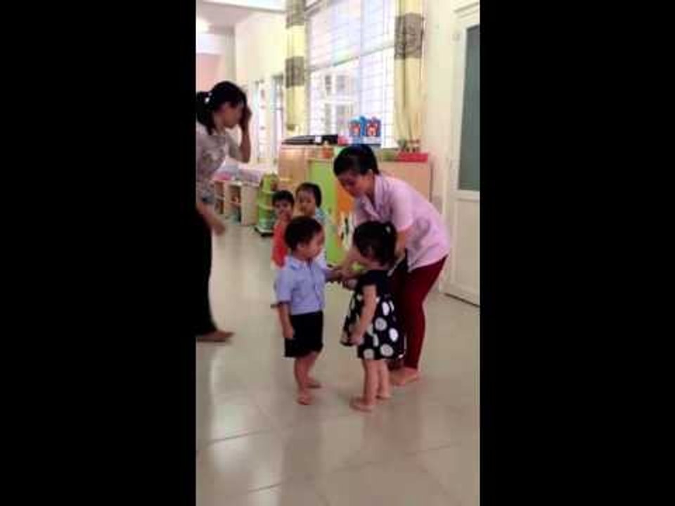 Rio tap the duc cung cac ban ngay dau di nha tre Rio 24 thang