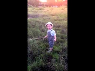 Rio hát múa nghêu ngao trên đồng cỏ Rio 2 years old