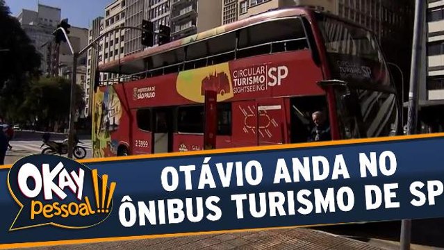 Otávio Mesquita anda com o ônibus de turismo de São Paulo