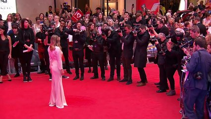 CAPTAIN AMERICA Civil War - Elizabeth Olsen Is Stunning - European Premiere Footage