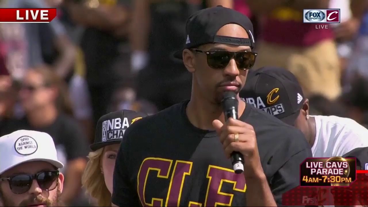 Channing Frye lache le mic après son speech
