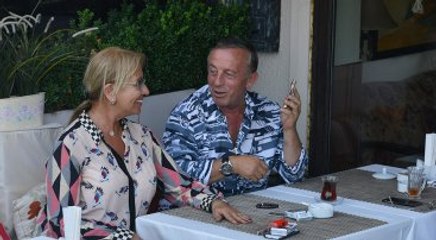 Ali Ağaoğlu, Altın Kaplama Telefon Kullanıyor