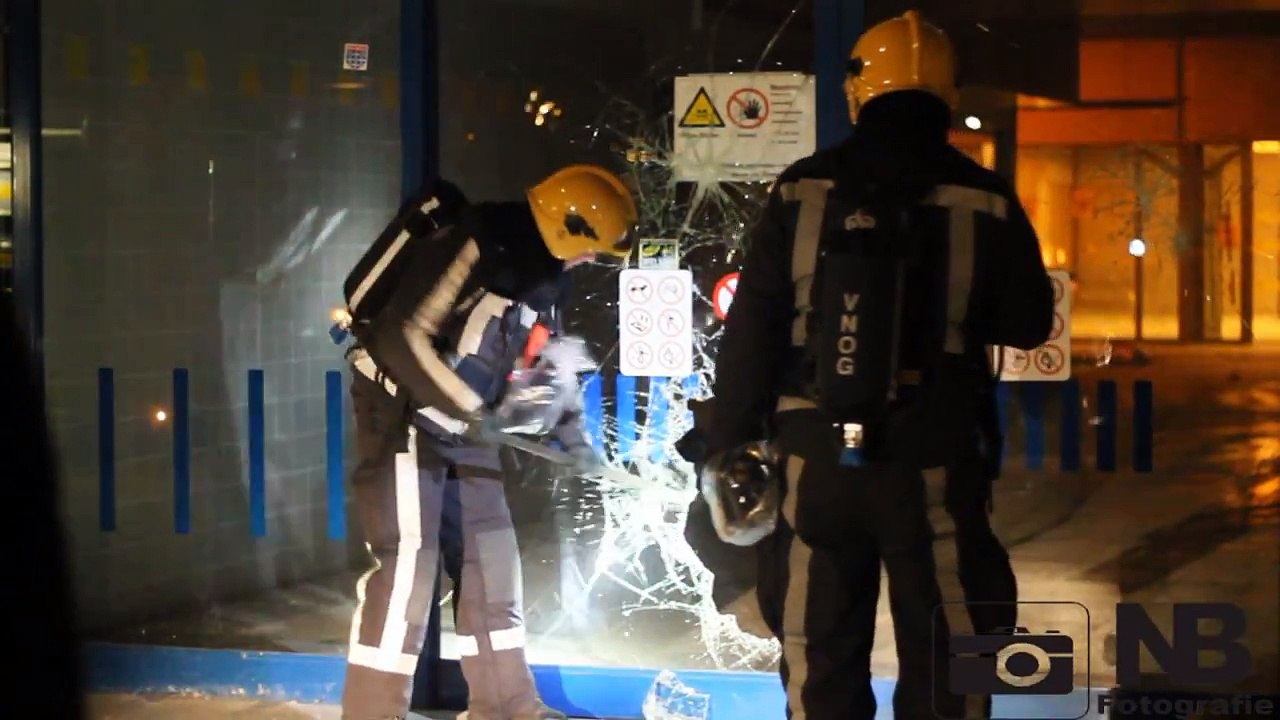 14/03/15 Brand in leegstaand winkelcentrum Anklaar.