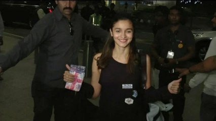 Alia Bhatt Leave For IIFA 2016, Spotted At Airport