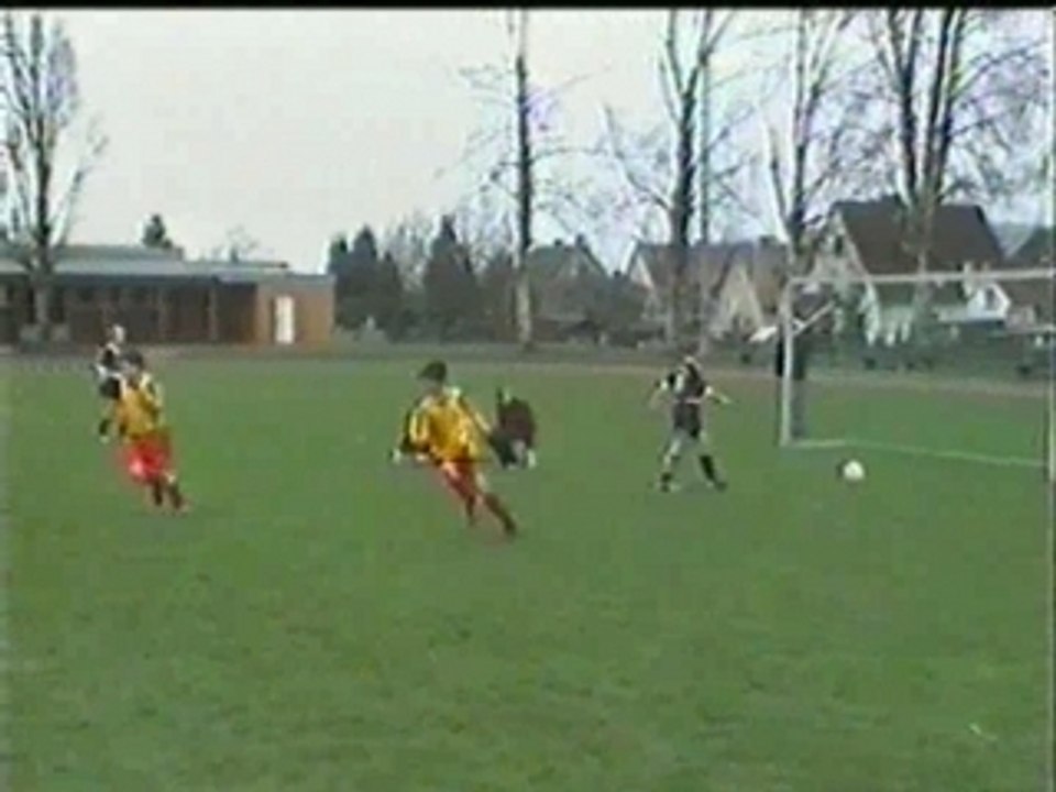 Maurice schießt ein Tor-0