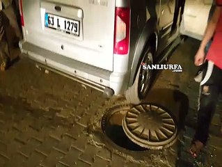 Şanlıurfa Rögar Kapağına Çarpan otomobil