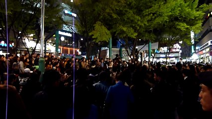 Fingerstyle guitarist in Hongdae Seoul 26/04/2013