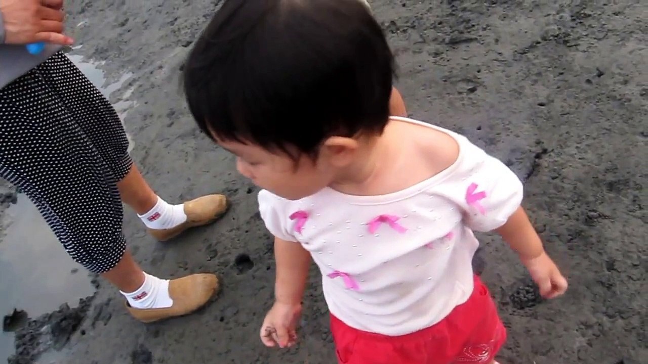 101 9 22~24回彰化~王功抓螃蟹~小蘋1歲半~