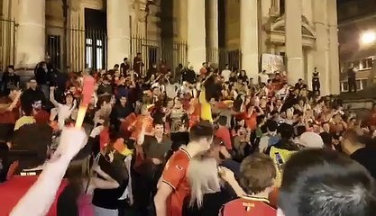 Euro 2016: ambiance devant la Bourse de Bruxelles après la victoire des Diables contre la Suède