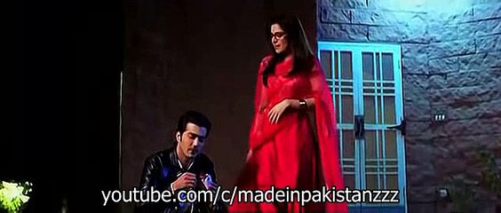 Romantic Scene  Between Shehzad Sheikh and Ayesha Omar in Karachi Se Lahore