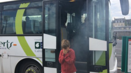 Exercice d'évacuation d'un car avec des scolaires