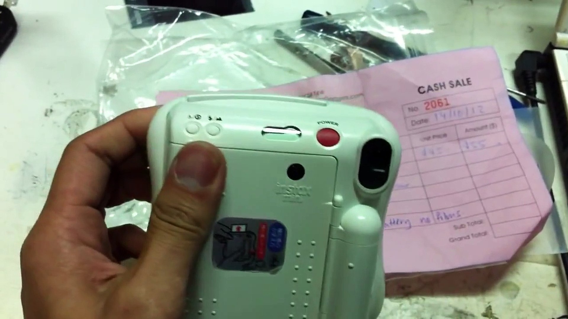 Fujifilm Instax Mini 25 Camera Shutter Lens Stuck And Weird Sound Video Dailymotion