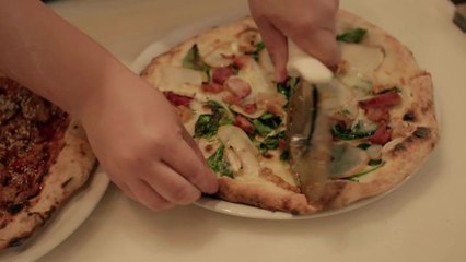 How a Deaf-Run Pizzeria Takes Your Order Over the Phone