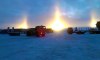 Triple coucher de soleil dans le nord de la Russie sur la banquise