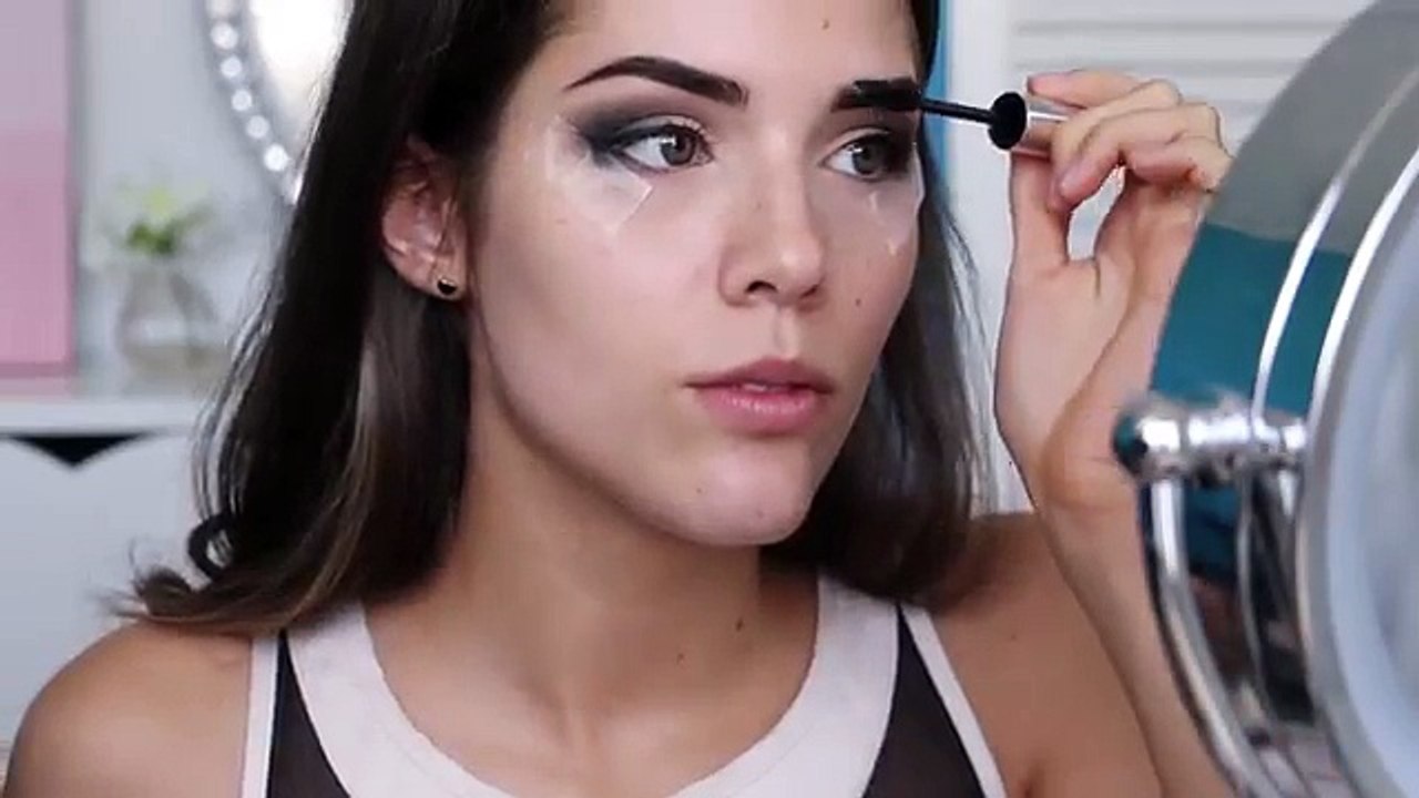 Vampy Makeup Tutorial Winged Eye Liner, Brown Eyes & Vampy Lips