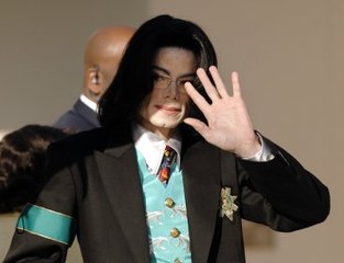 Micheal Jackson'ın Evinde Çıplak Görüntüler Bulundu