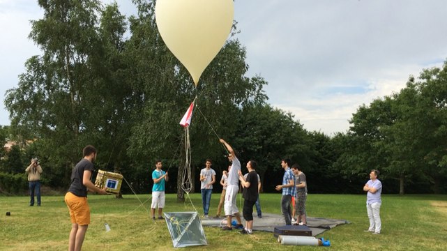 Lancement du ballon-sonde dans la stratosphère.