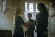 Game of Thrones Season 6  : Yara and Daenerys flirt scene