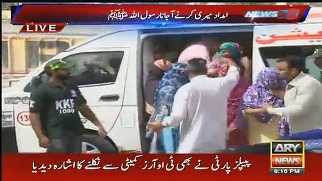 Amjad Sabri's family while reciting near Amjad Sabri's grave 'Mein qabr Andheri Mein Ghabrao Jb Tanha