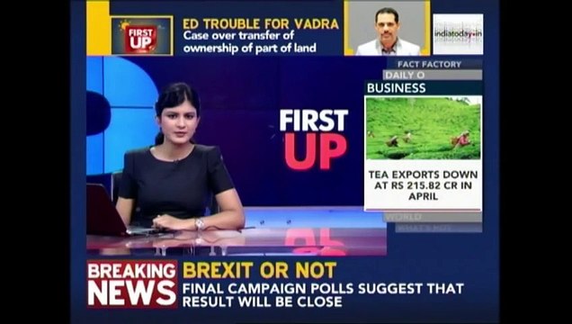 Pakistani and Indian Soldiers fight during beating retreat ceremony on boarder