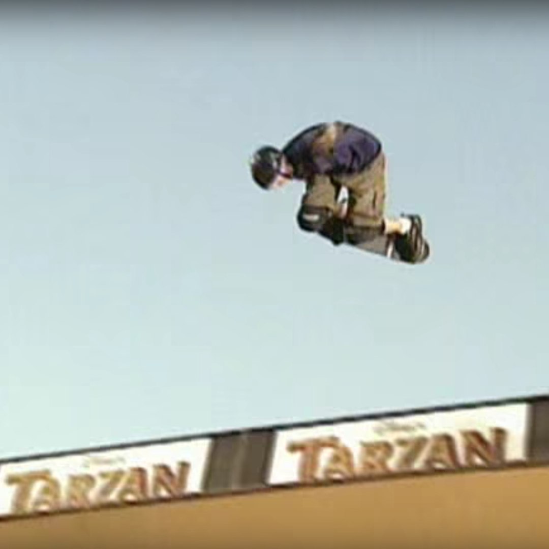 Tony Hawk pulls off the first 900 in history - Vidéo Dailymotion