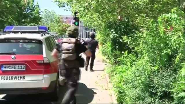 Police shoot dead gunman who took hostages in German cinema