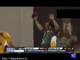 Amjad Sabri plays cricket with Pakistan Cricket Team.Yadgar Video