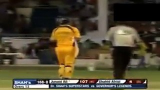 See What Happened When Amjad Sabri Plays Cricket With Afridi