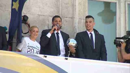 El Real Madrid festaja su 33 título de Liga en el Ayuntamiento y en la Comunidad