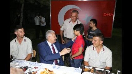 Başbakan Yıldırım Temelli Jandarma Karakolu'ndaki Askerlerle İftar Yaptı