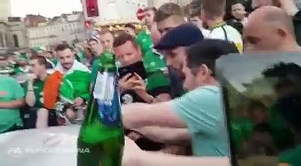 Les supporters irlandais abîment puis réparent une voiture