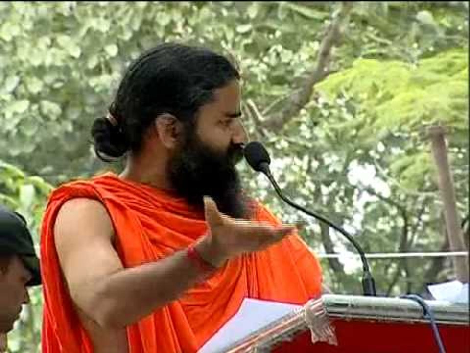 Baba Ramdev plays down differences with Kejriwal