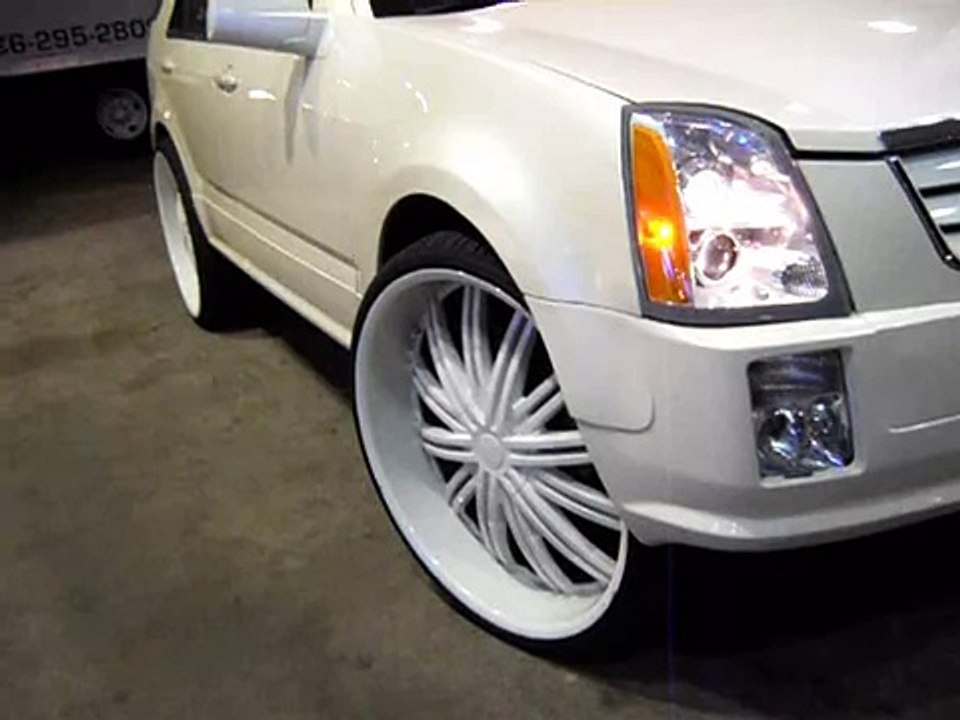 Cadillac SRX on 28"s