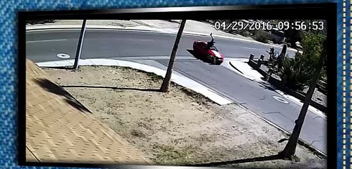 Mulher descontrolada atropela namorado