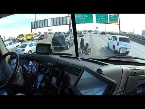Considerate Truck Driver Helps Stranded Motorcyclist on Chicago Highway