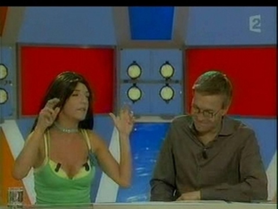 Florence Foresti -  Brigitte - Le naturisme