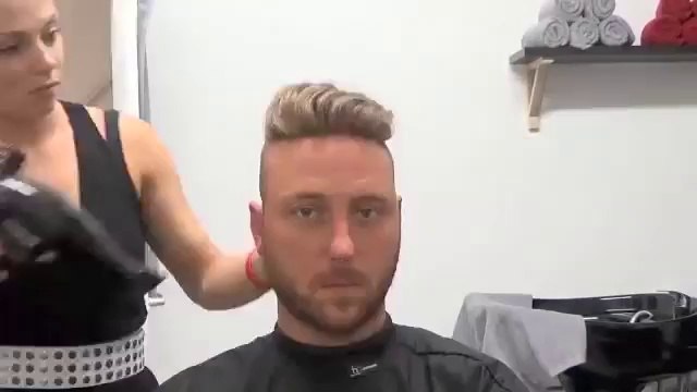 Se faire poser des cheveux sans opération chirurgicale, c'est possible dans ce salon de coiffure