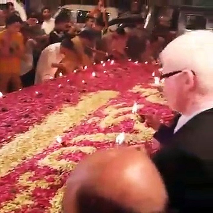 Check What These Peoples Doing On Amjad Sabri’s Grave Whole night