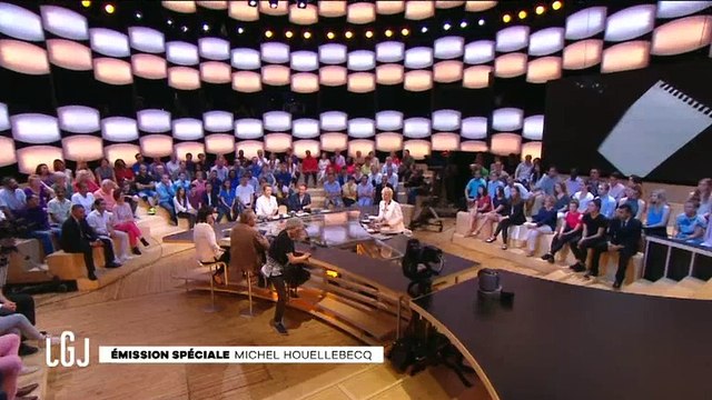 Un invité quitte Le grand journal en direct devant une Maïtena Biraben sans voix - Regardez