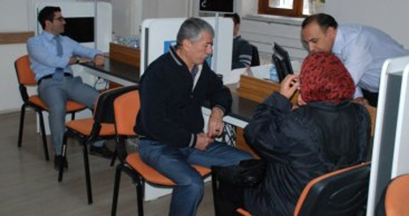 Emeklilikte Yaşa Takılan 300 Bin Kişiye Çözüm Yolda