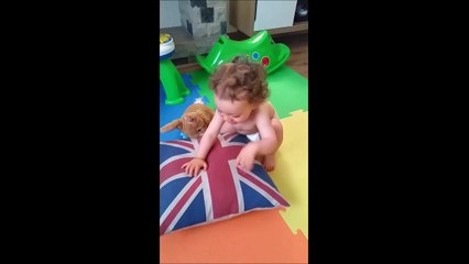 Ce bébé est bien content du Brexit !!
