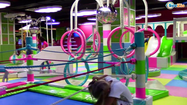 Хелло Китти и Ярослава в Развлекательном Центре – Марк Анталия. Видео для детей Hello Kitty Toys