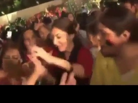 شرمیلا فاروقی کی بغیر شلوار کی ڈانس ویڈ یو نے انٹرنیٹ پر دھوم مچا دی ۔ دیکھیں