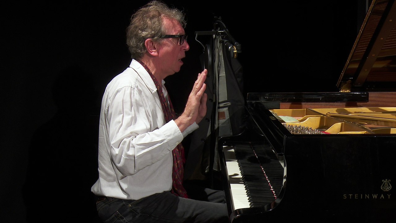 La Lune blanche par le musicien et poète gallois John Greaves