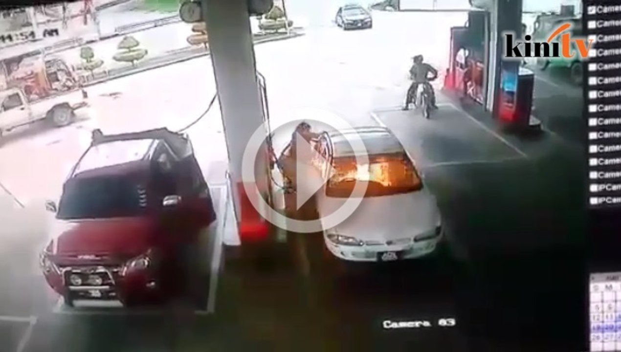 Kereta terbakar ketika isi minyak gara-gara anak main pemetik api
