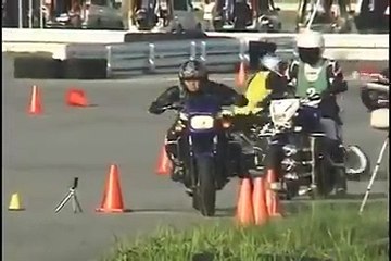 Il paraît que les vieilles motos ne sont pas maniables